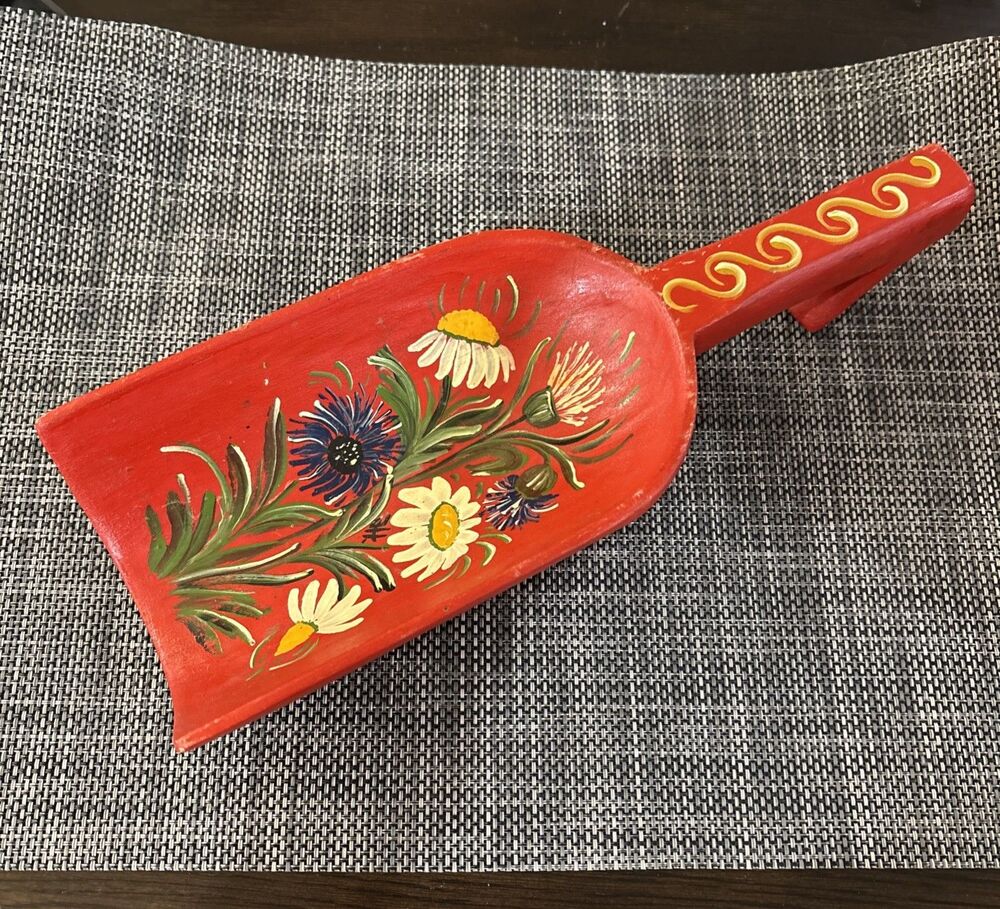 1985 Signed Primitive Style Hand-Painted Wooden Carved Scoop Folk Art Handgemalt